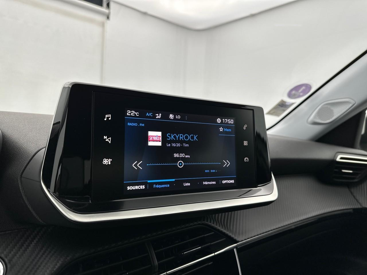 Peugeot 2008 puretech 130 s&s eat8 allure — photo 22