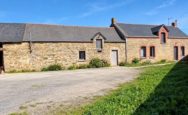 Longère rénovée avec dépendances sur plus de 9 000 m² de terrain ? Saint-Vincent-des-Landes