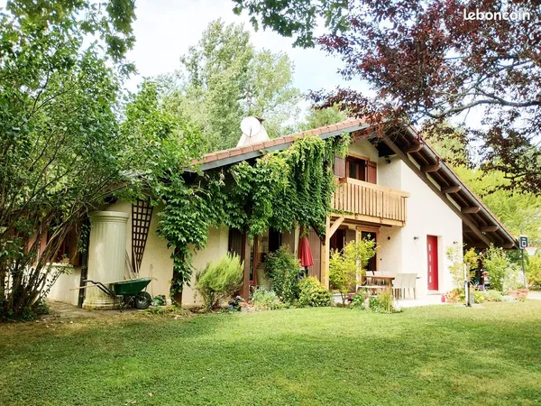 Maison familiale entièrement meublée avec grand jardin Prevessin-Moens, France