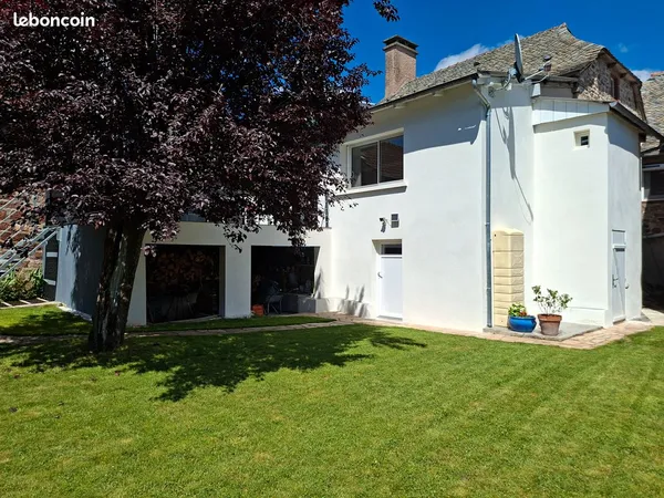 MAISON ATYPIQUE EN PIERRE entièrement rénovée avec goût