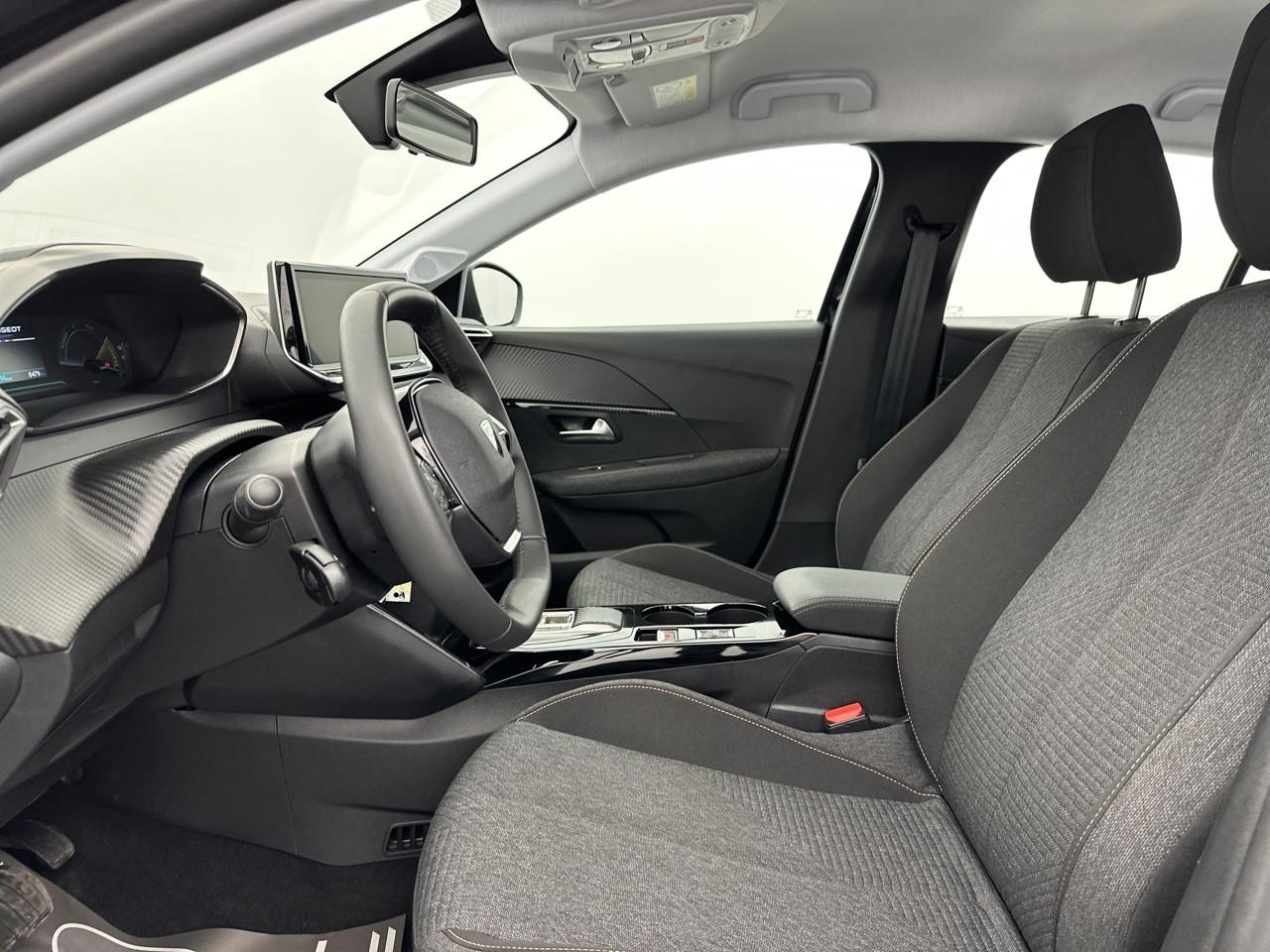 Peugeot 208 electrique 54 kwh 156ch style — photo 9