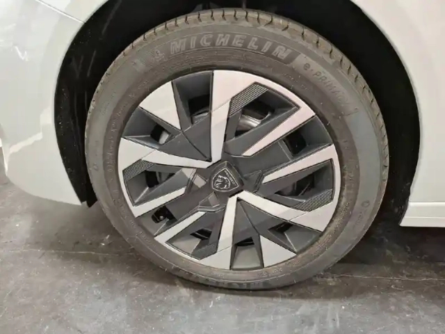Peugeot 208 100 s&amp;s bvm6 — photo 13