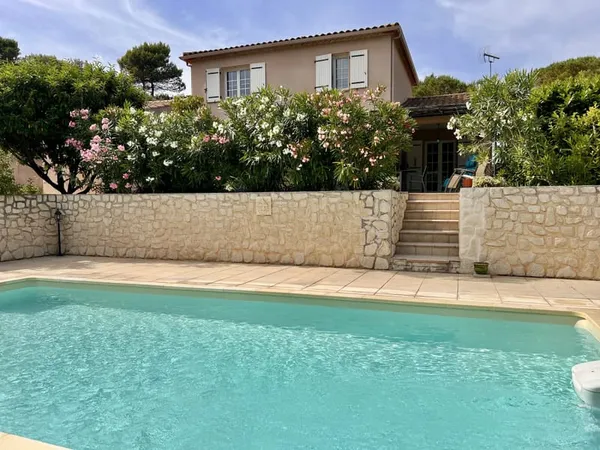 Maison contemporaine de 5 chambres avec piscine, proche du lac de la Cavayère à Carcassonne