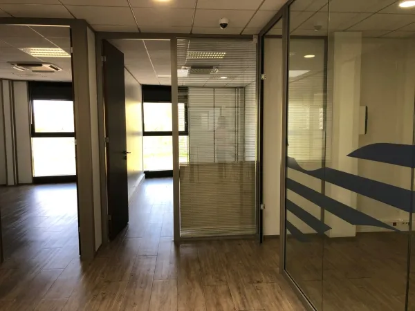 Bureau 7 pièces 200 m²