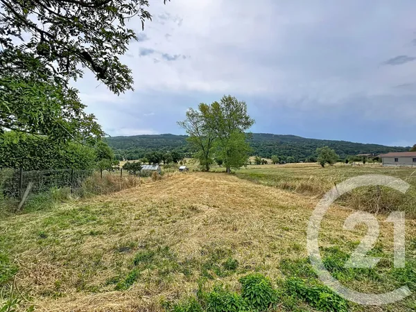 Terrain 887 m²