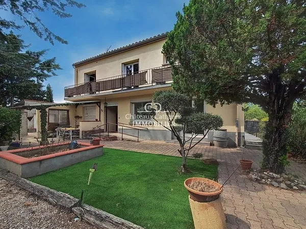 Spacieuse villa T7 vaste sous sol et parcelle constructible, 662