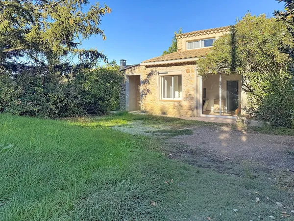 Maison T3 avec jardin et deux stationnements