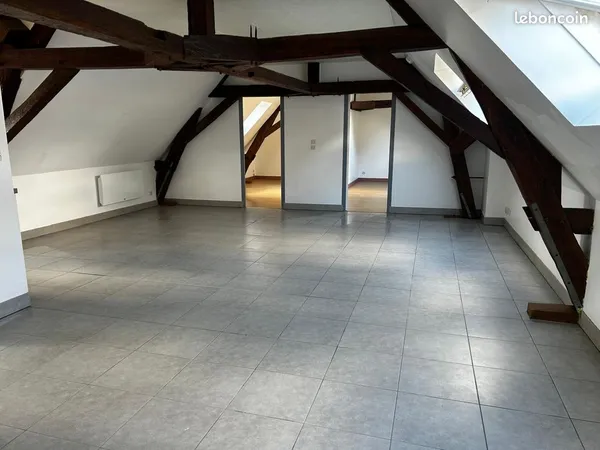Magnifique Appartement LOFT en COMBLE dans le coeur du centre d Ecommoy
