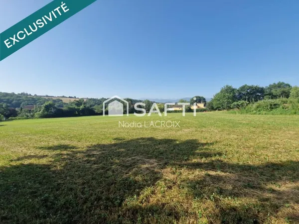 Terrain constructible de 6 693 m², campagne.