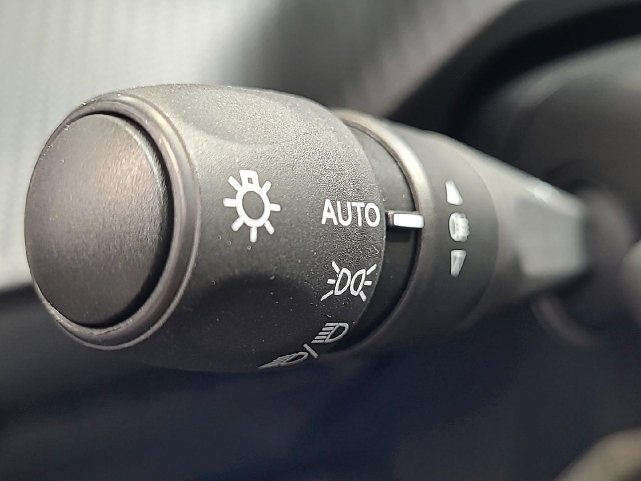 Peugeot 208 hybrid 110 ch e-dcs6 allure — photo 23