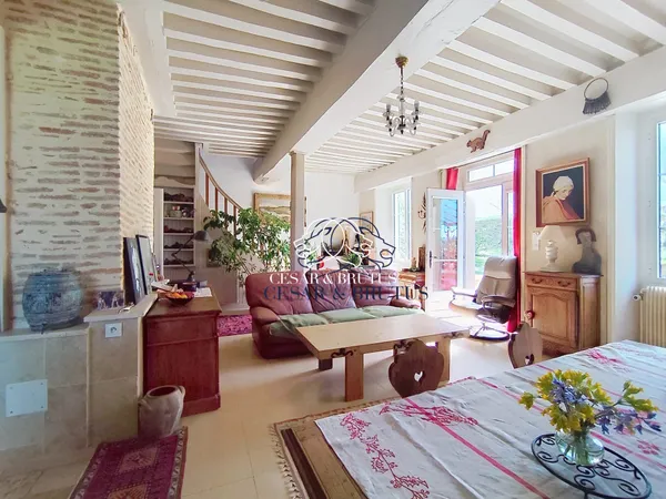 Maison de caractère du XVIIeme siècle de 254m² avec dépendan