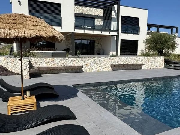 Maison 9 pièces 338 m²