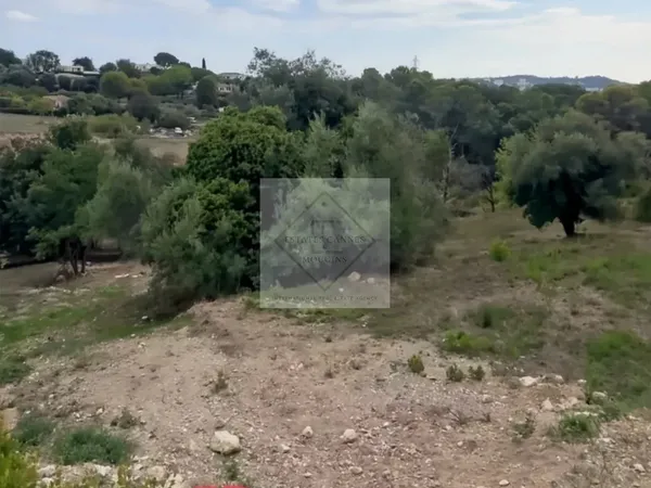 Superbe terrain pour villa – Permis de construire purgé