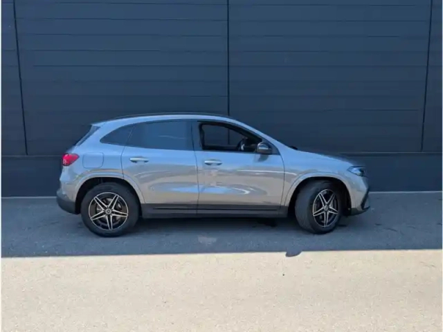 Mercedes Eqa 250+ — photo 26