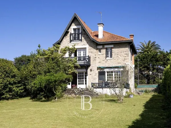 Vends demeure - 123 m² - 7 pièces, 5 chambres - Anglet 64600