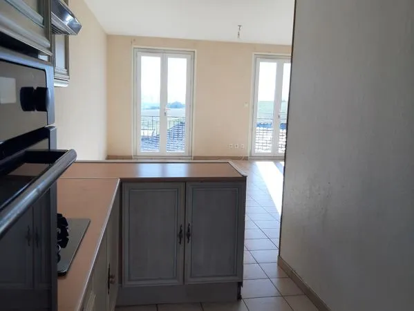 A louer F4 de 98 M2 avec balcon et vue sur les Monts du Lyonnais
