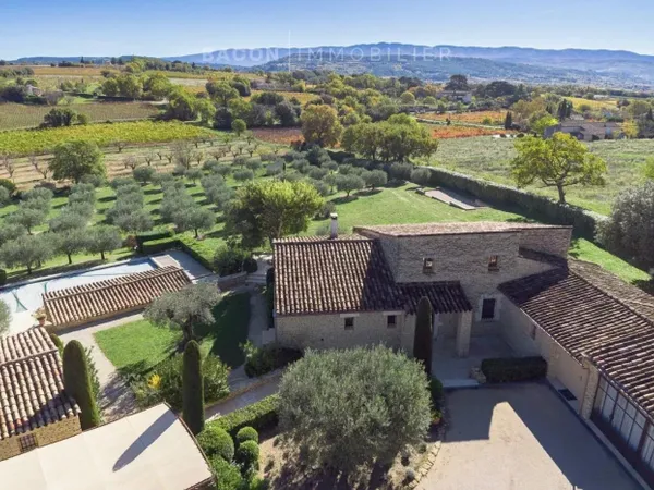 Superbe propriété avec vue et piscine