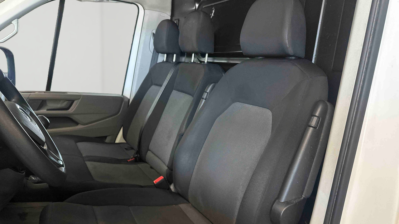 Volkswagen Utilitaires CRAFTER VAN 35 L3H3 2.0 TDI 140 CH — photo 11