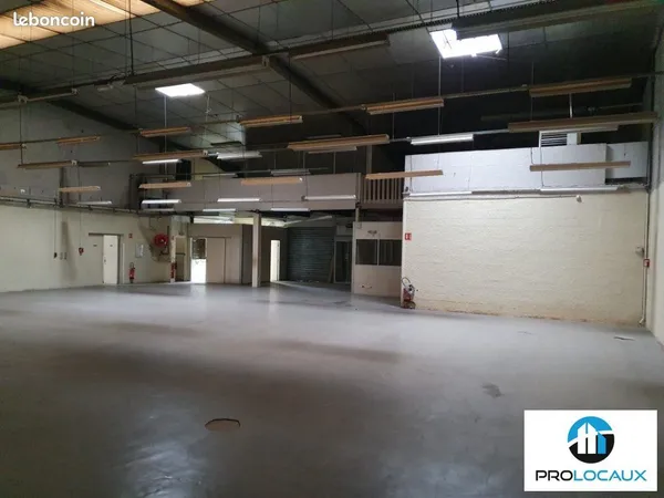 Local commercial 424 m² SAINT EGREVE