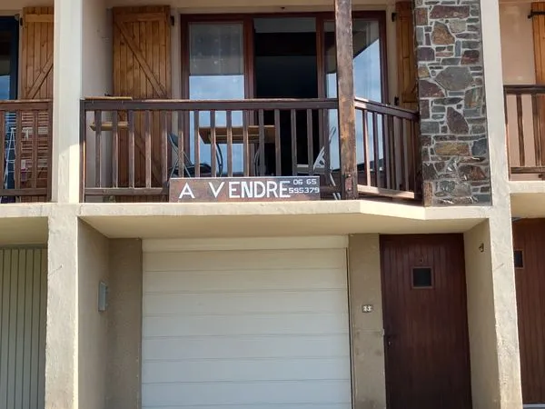 Chalet mitoyen de 3 chambres avec terrasse, vue et garage