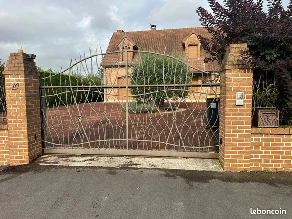 Maison familiale de 159 m², garage 110 m², jardin, terrasses et charme unique - Méaulte (80300)