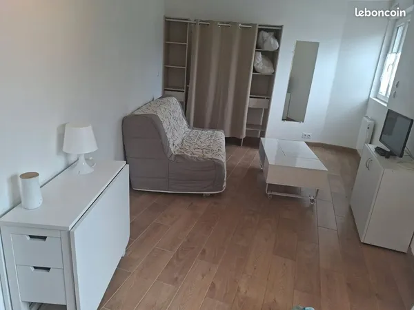Studio meublé a l'année