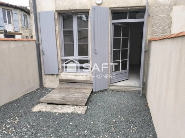 À LOUER — Saint-Jean-d'Angély (17400) — Superbe T3 meublé de 65 m² refait à neuf avec cour privative