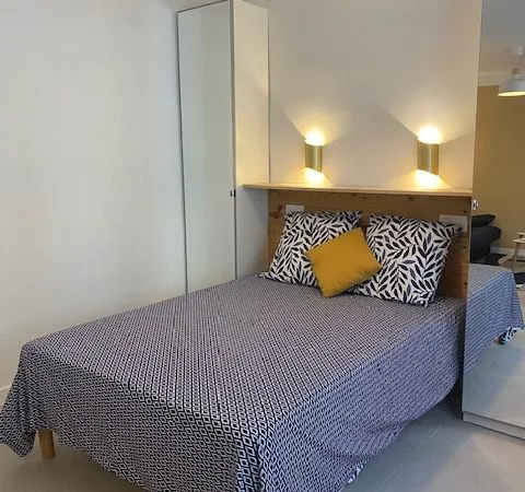 Magnifique studio rénové climatisé mobilier neuf