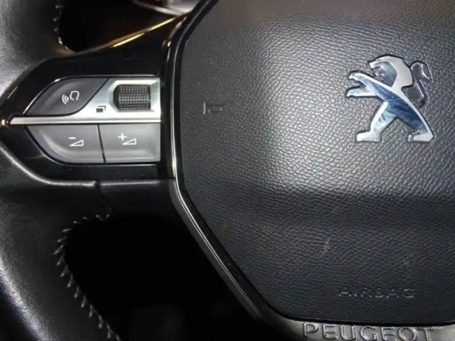 Peugeot 208 1.2 puretech 100ch s&amp;s allure 118g — photo 14