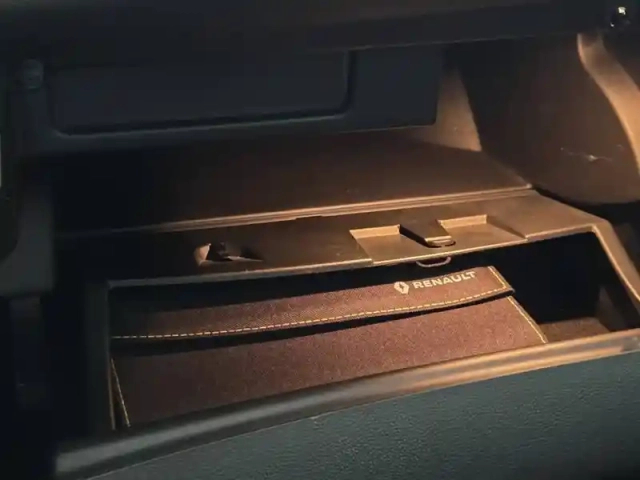 Renault Megane mégane iv berline e-tech plug-in hybride 160 — photo 33