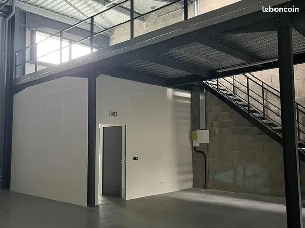 Location activité/entrepôt - 270 m²