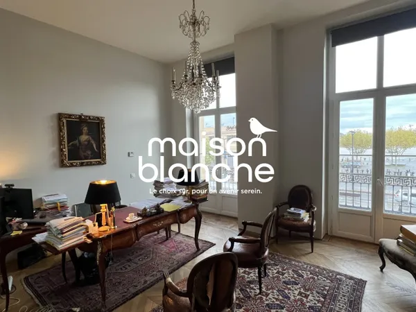 BORDEAUX QUAI DES CHARTRONS:2 PIECES AVEC BALCON ET PARKING!