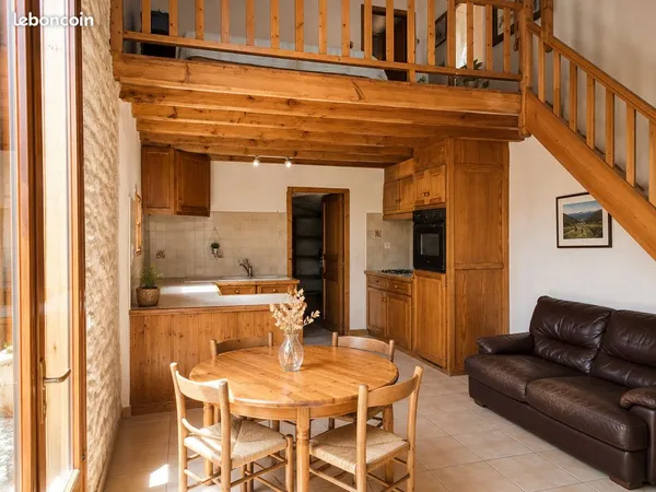 Studio meublé 40 m² avec mezzanine, indépendant, jardin et parking — Cubjac (24)