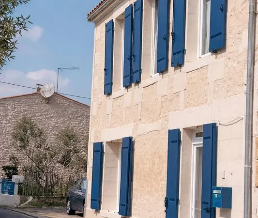 Maison charentaise rénovée - 134 m² - centre Meschers-sur-Gironde - jardin - dépendance