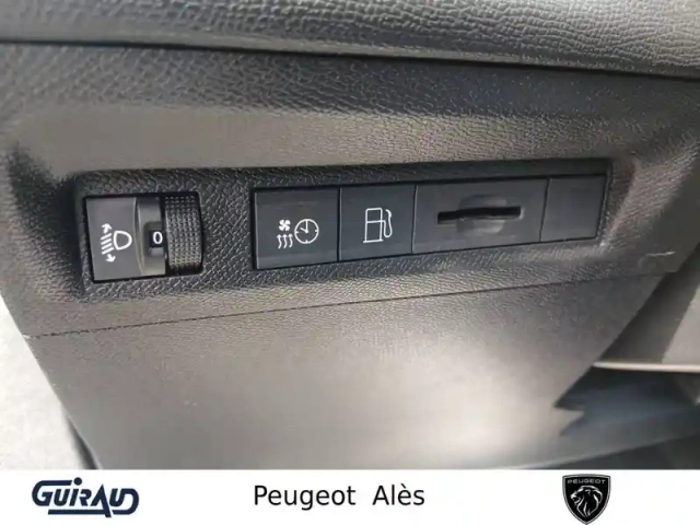 Peugeot 308 sw phev 180 e-eat8 — photo 18
