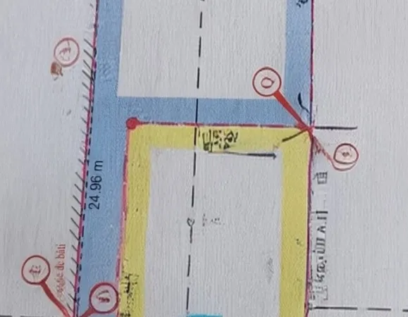 Terrain 825 m²