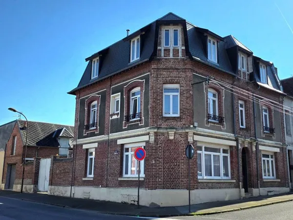 Superbe maison bourgeoise T7, cour et garage avec combles aménageables