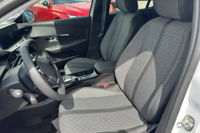 Peugeot 208 electrique 54 kwh 156ch — photo 10