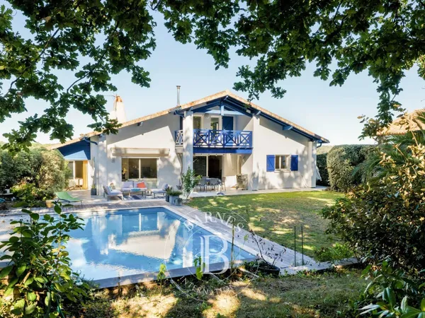 BASSUSSARRY PROCHE GOLF, MAISON D'ENVIRON 170 M² AVEC PISCINE