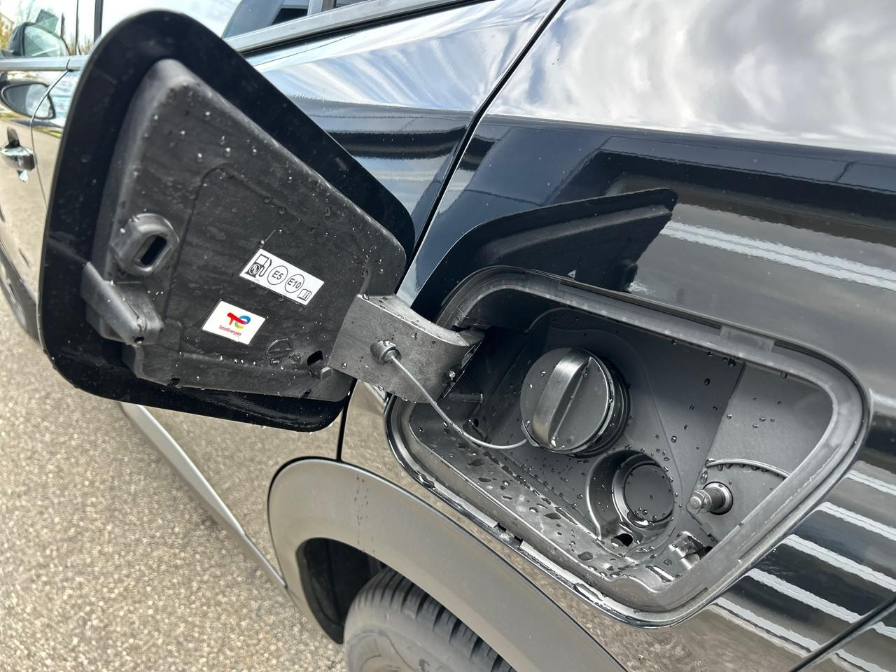 Peugeot 2008 1.2 hybrid 145ch allure e-dcs6 — photo 12
