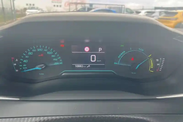 Peugeot 2008 hybrid 136 e-dcs6 — photo 16