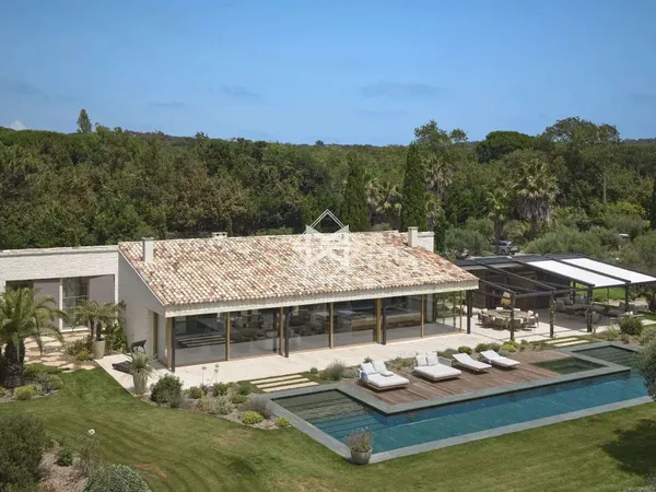 Villa 300 m²