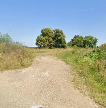 Terrain 2500m2 constructible zone industrielle et commerciale