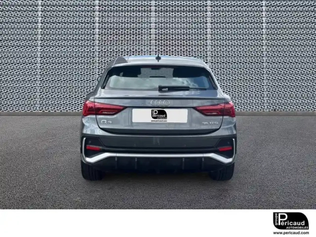 Audi Q3 sportback 35 tfsi 150 ch s tronic 7 — photo 4