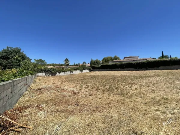 Terrain 650 m²