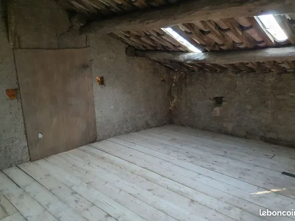 BOX GARDE-MEUBLES 20m2 /25 m3 A LOUER à SAINT MARCEL D'ARDÈCHE
