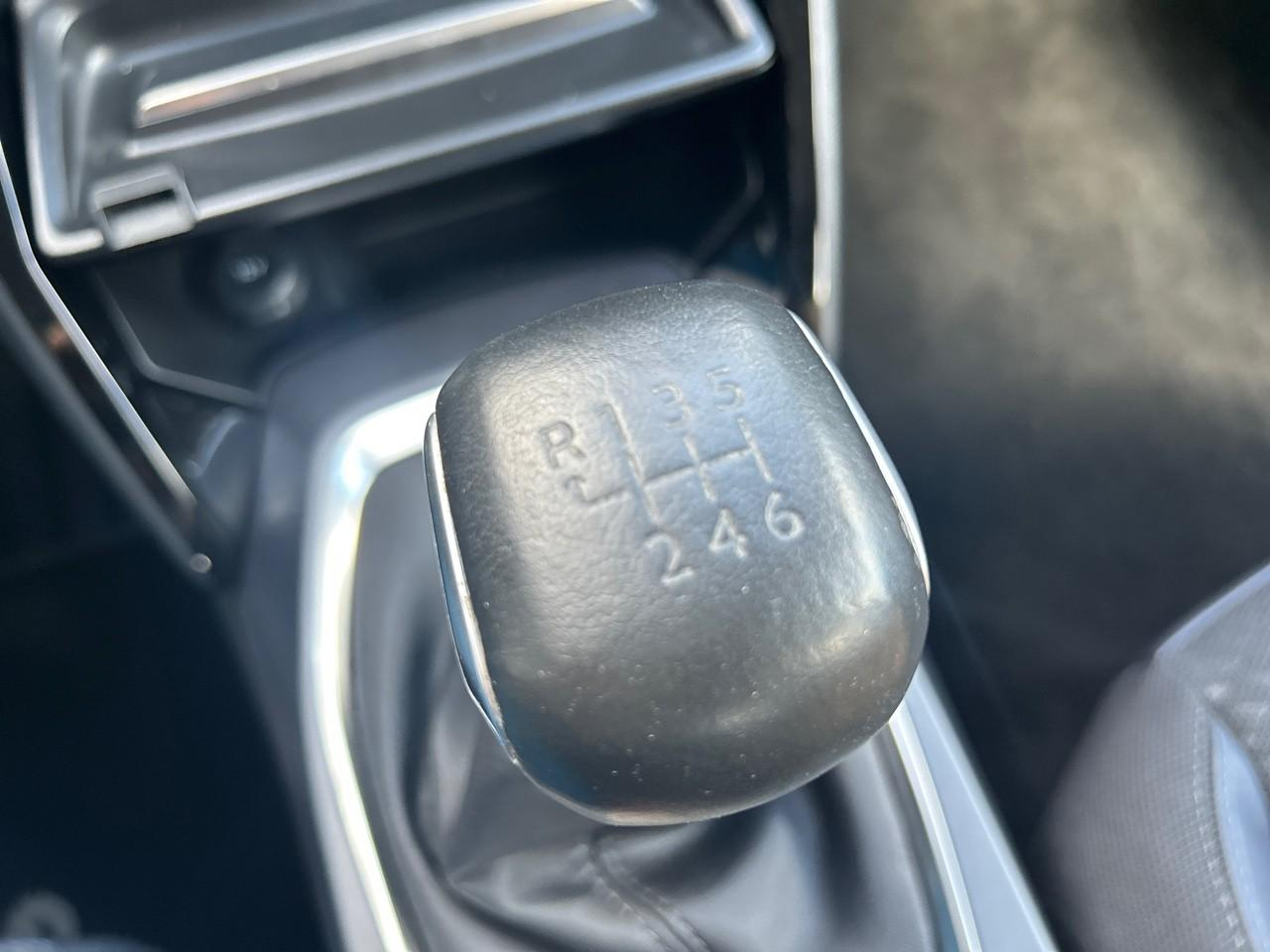 Peugeot 2008 1.2 puretech 130ch s&s allure — photo 17
