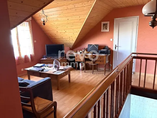 Maison familiale 4 chambres avec terrain arboré - Proche Chemillé