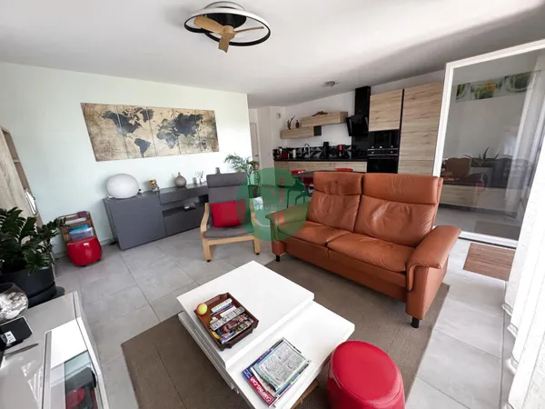 T4 récent de 2022 avec terrasse & double garage fermé Stan