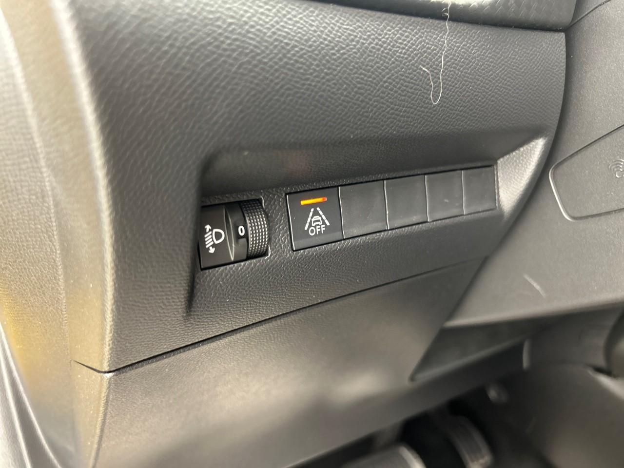 Peugeot 208 electrique 50 kwh 136ch allure — photo 22